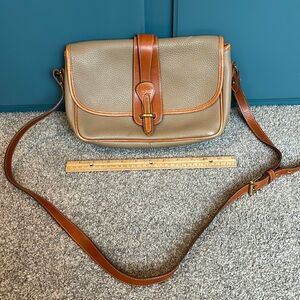 Dooney and Bourke Vintage Shoulder bag tan